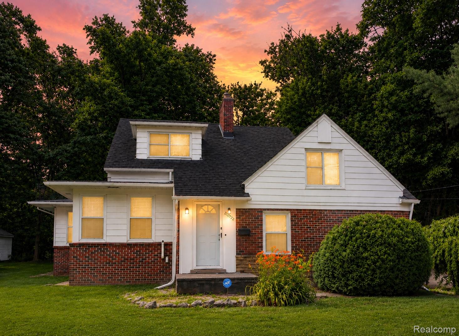 20552 Huntington Avenue Property Photo 1