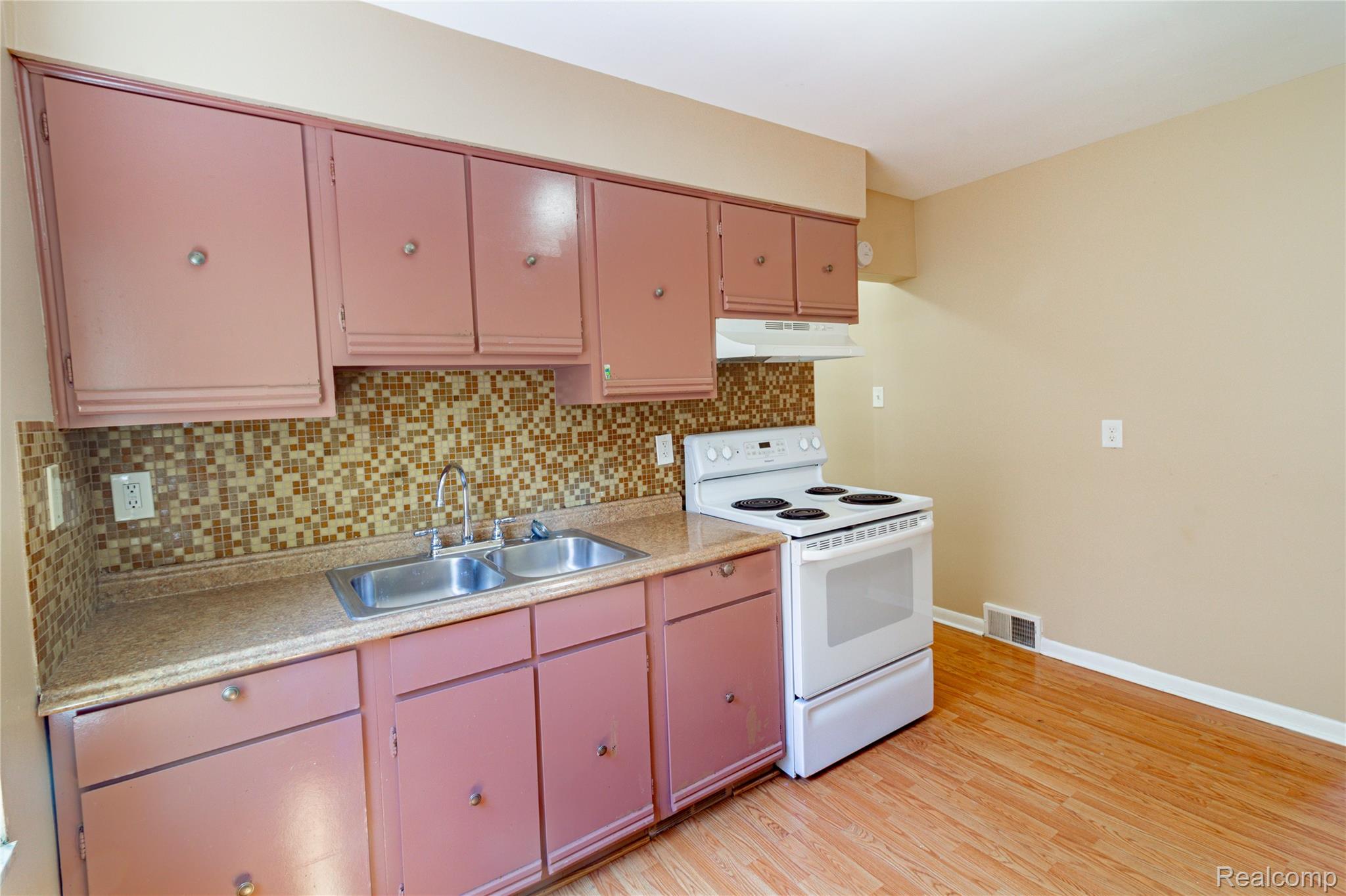 20201 Stotter Street Property Photo 4