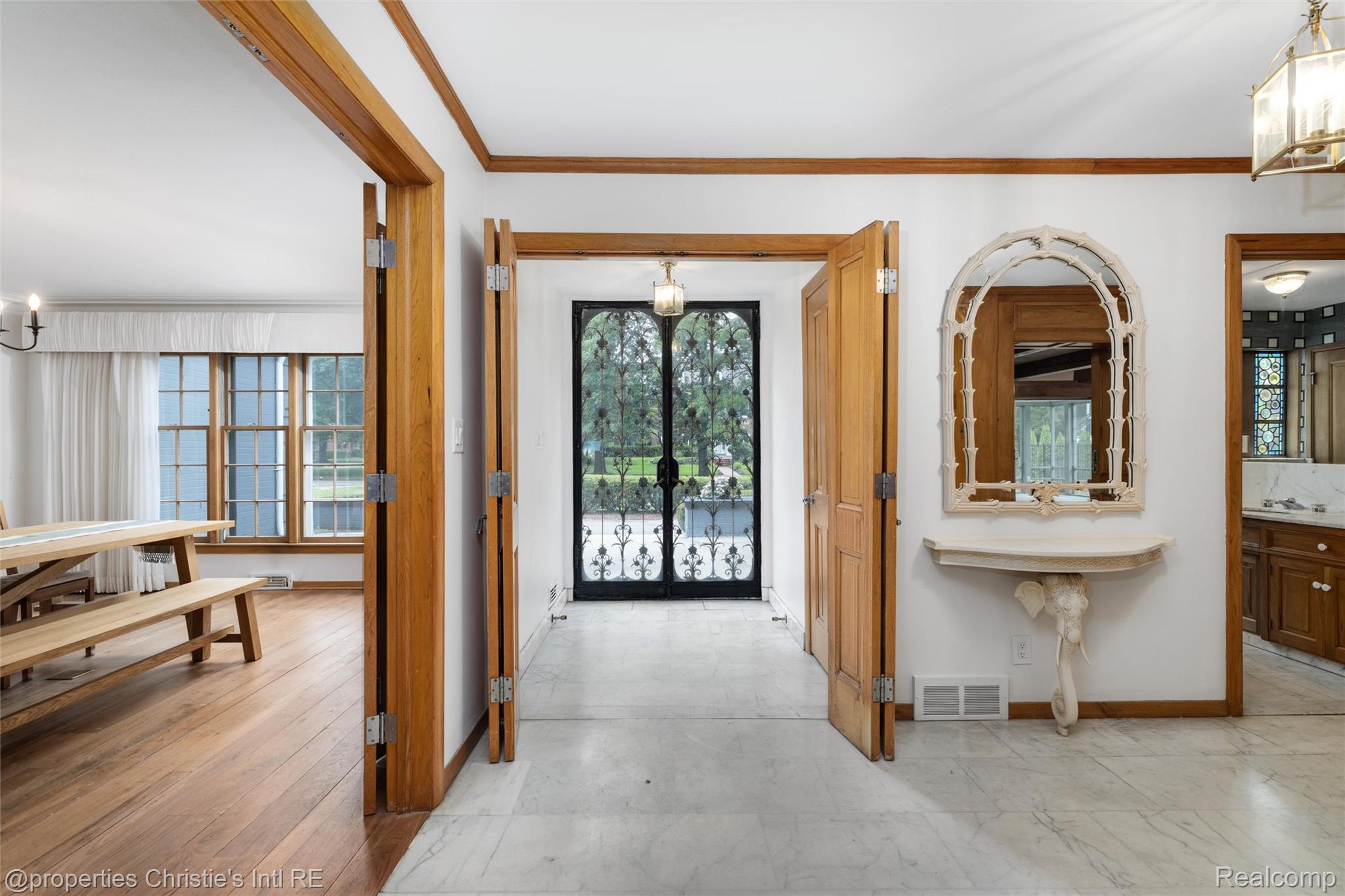 1925 Wellesley Drive Property Photo 2