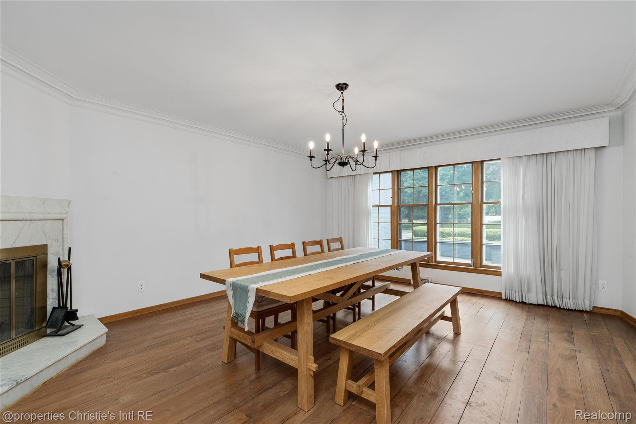 1925 Wellesley Drive Property Photo 4