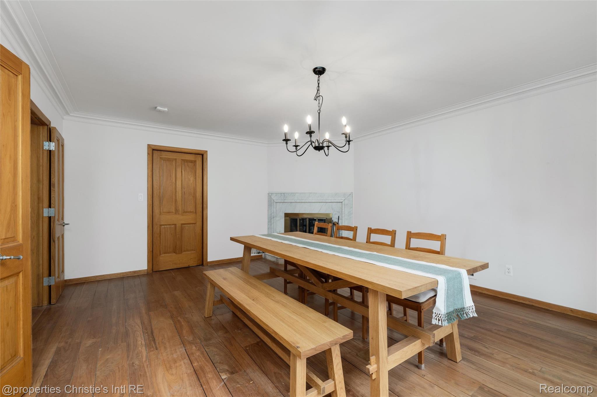 1925 Wellesley Drive Property Photo 5