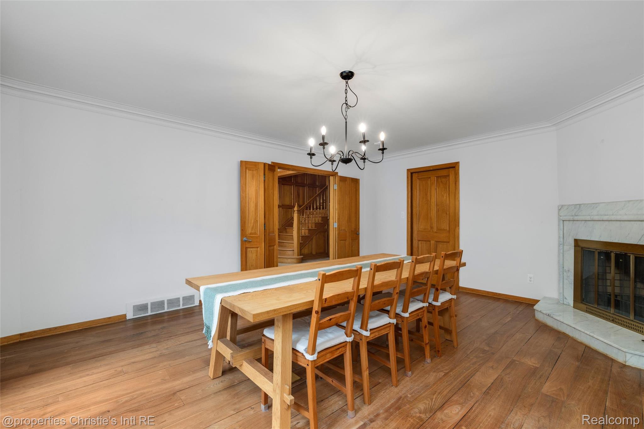 1925 Wellesley Drive Property Photo 6