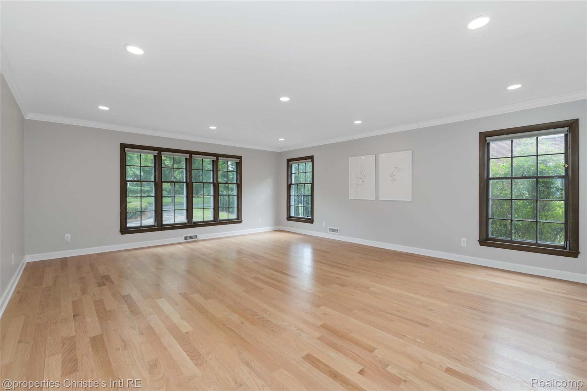 1925 Wellesley Drive Property Photo 8