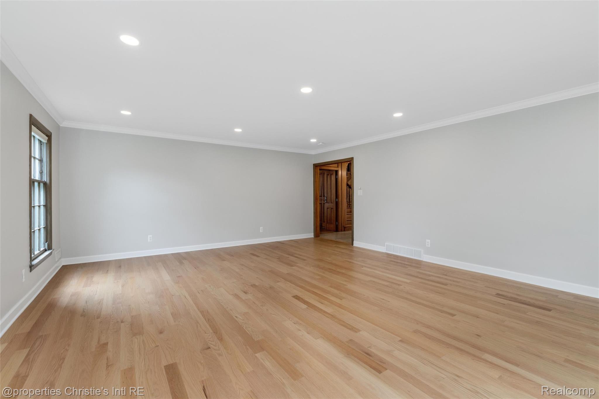 1925 Wellesley Drive Property Photo 10