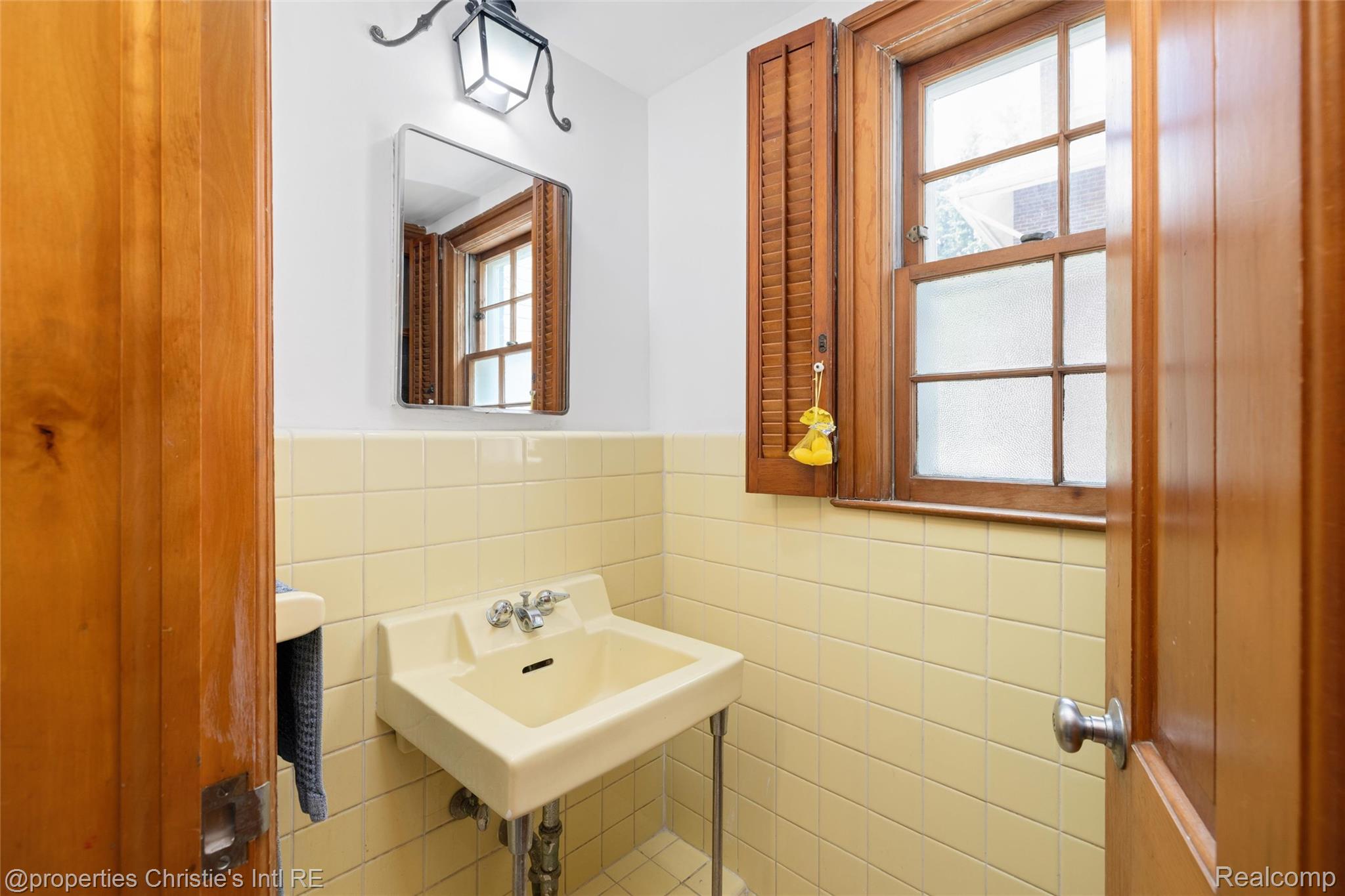 1925 Wellesley Drive Property Photo 30