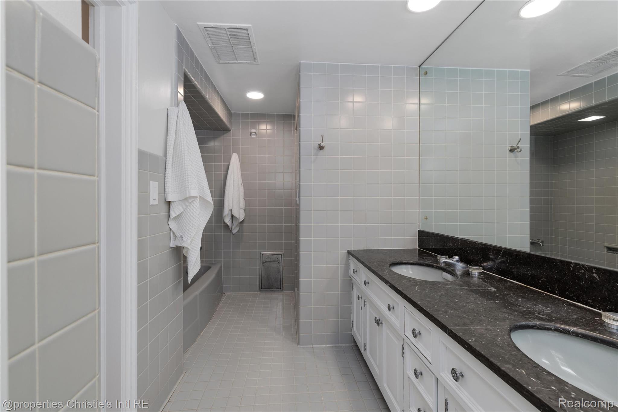 1925 Wellesley Drive Property Photo 35