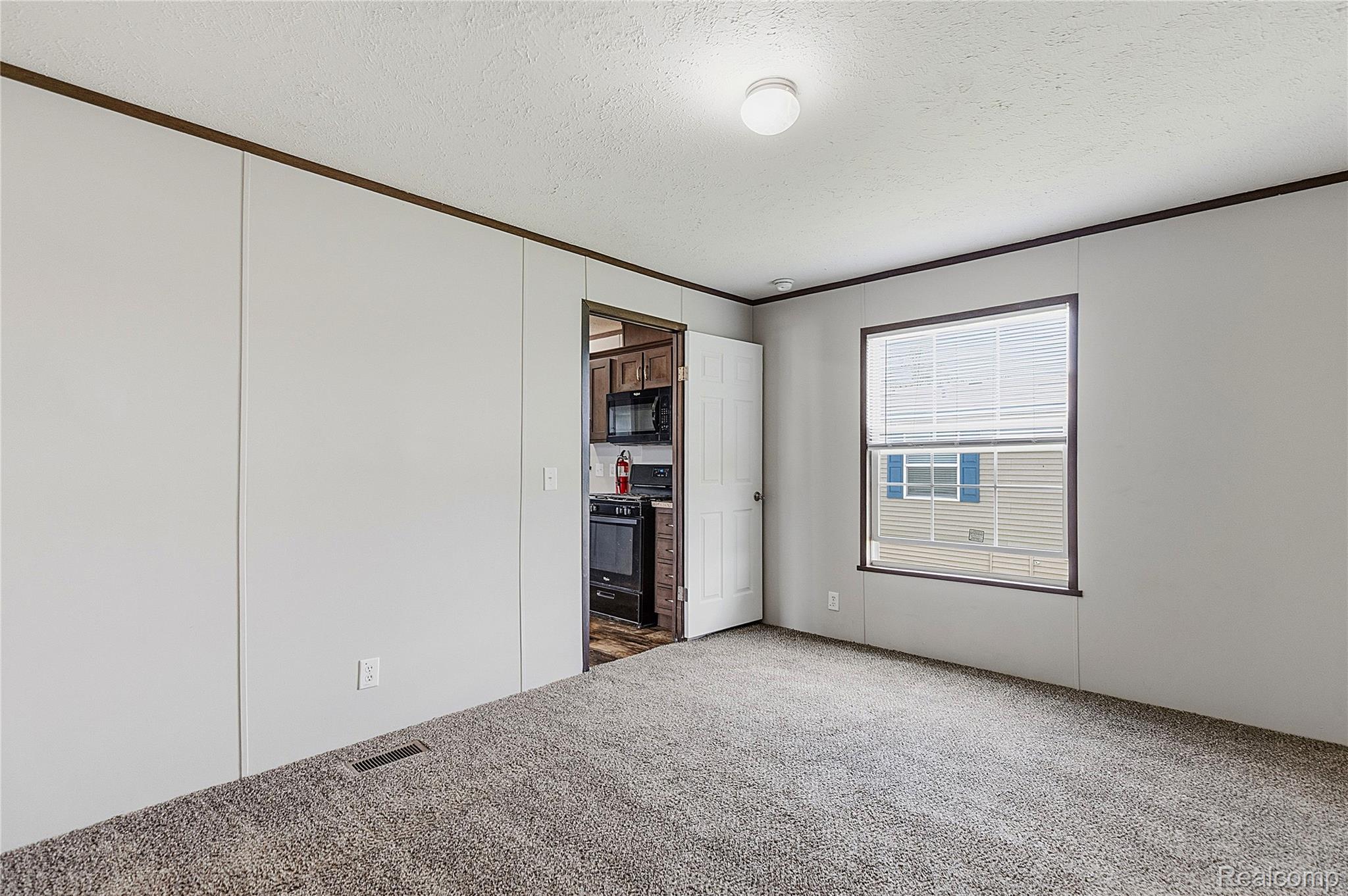 46545 Le Grande Boulevard 978 Property Photo 10