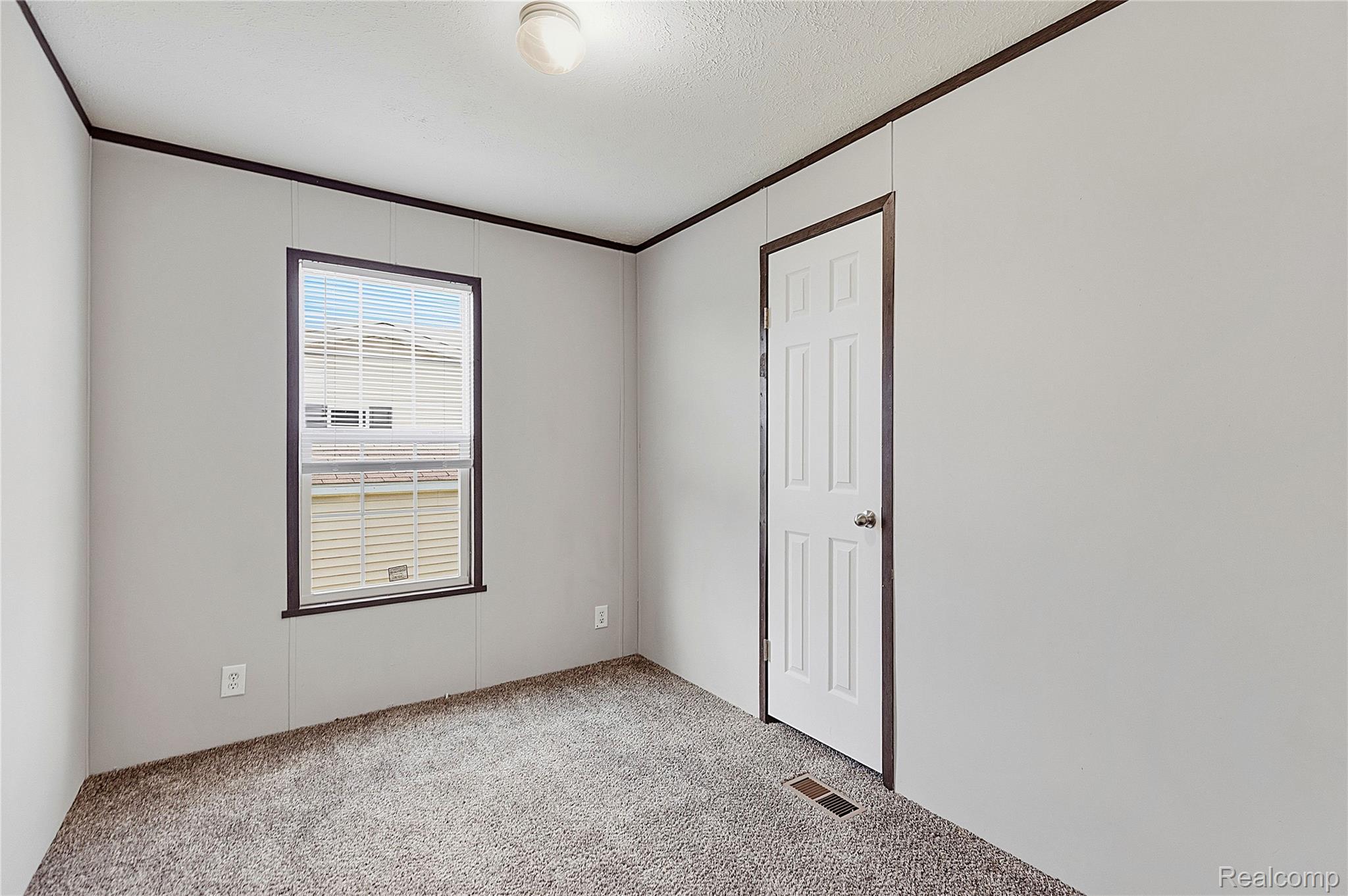46545 Le Grande Boulevard 978 Property Photo 12
