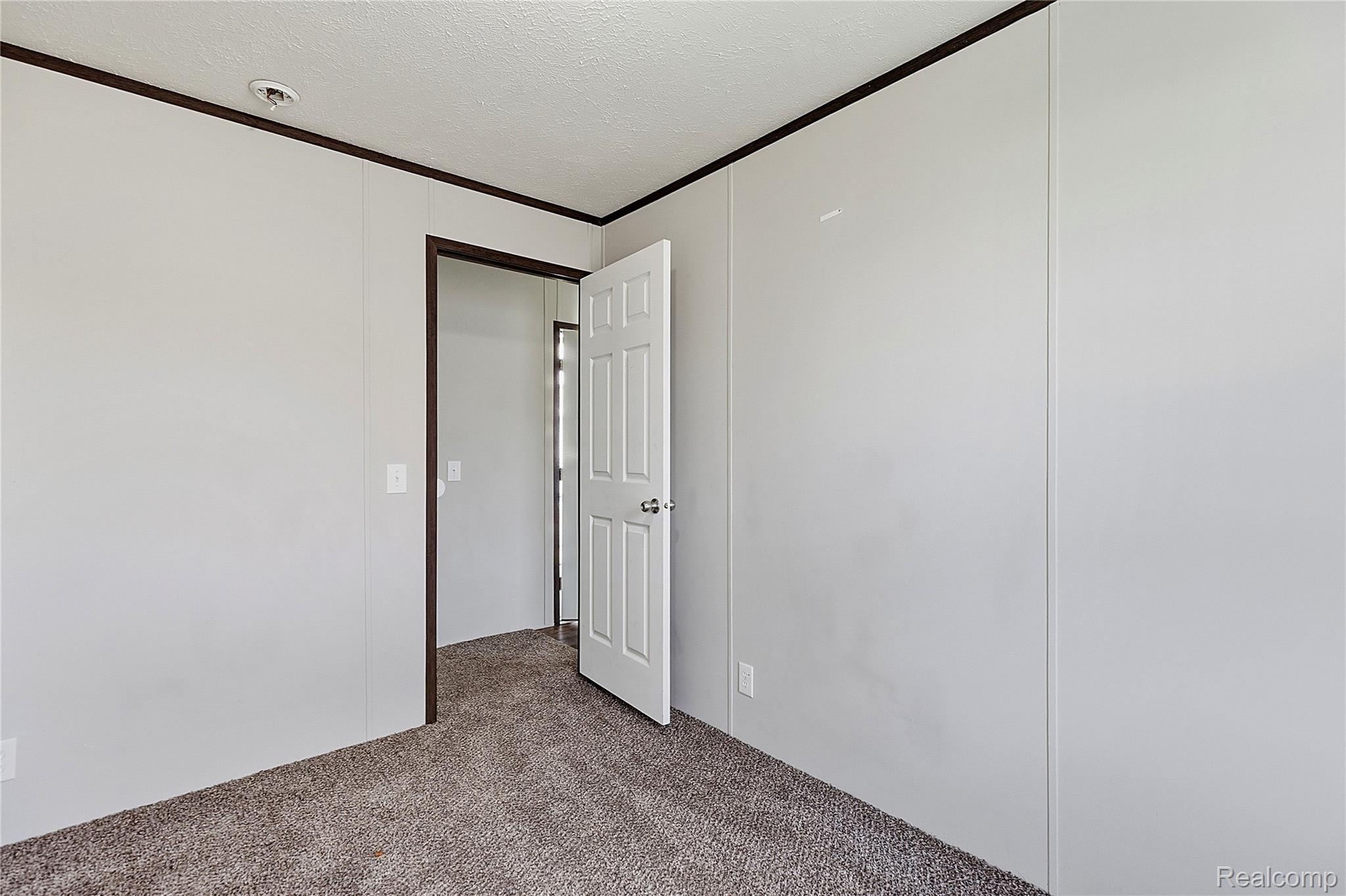 46545 Le Grande Boulevard 978 Property Photo 13