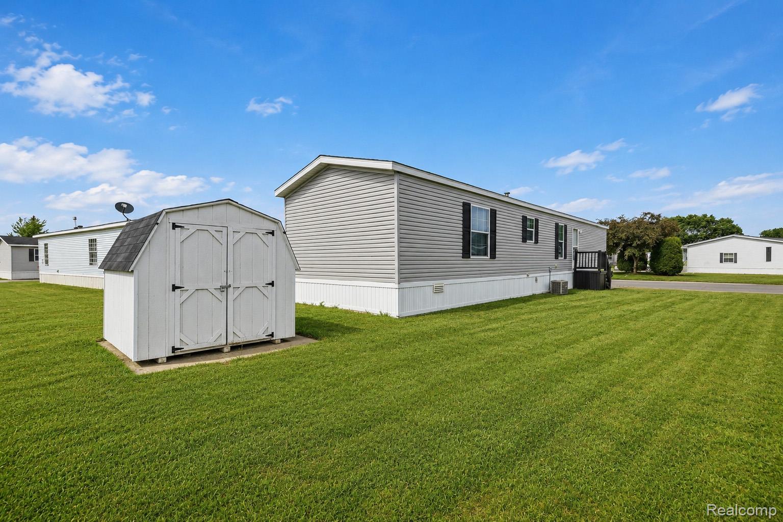 46545 Le Grande Boulevard 978 Property Photo 17