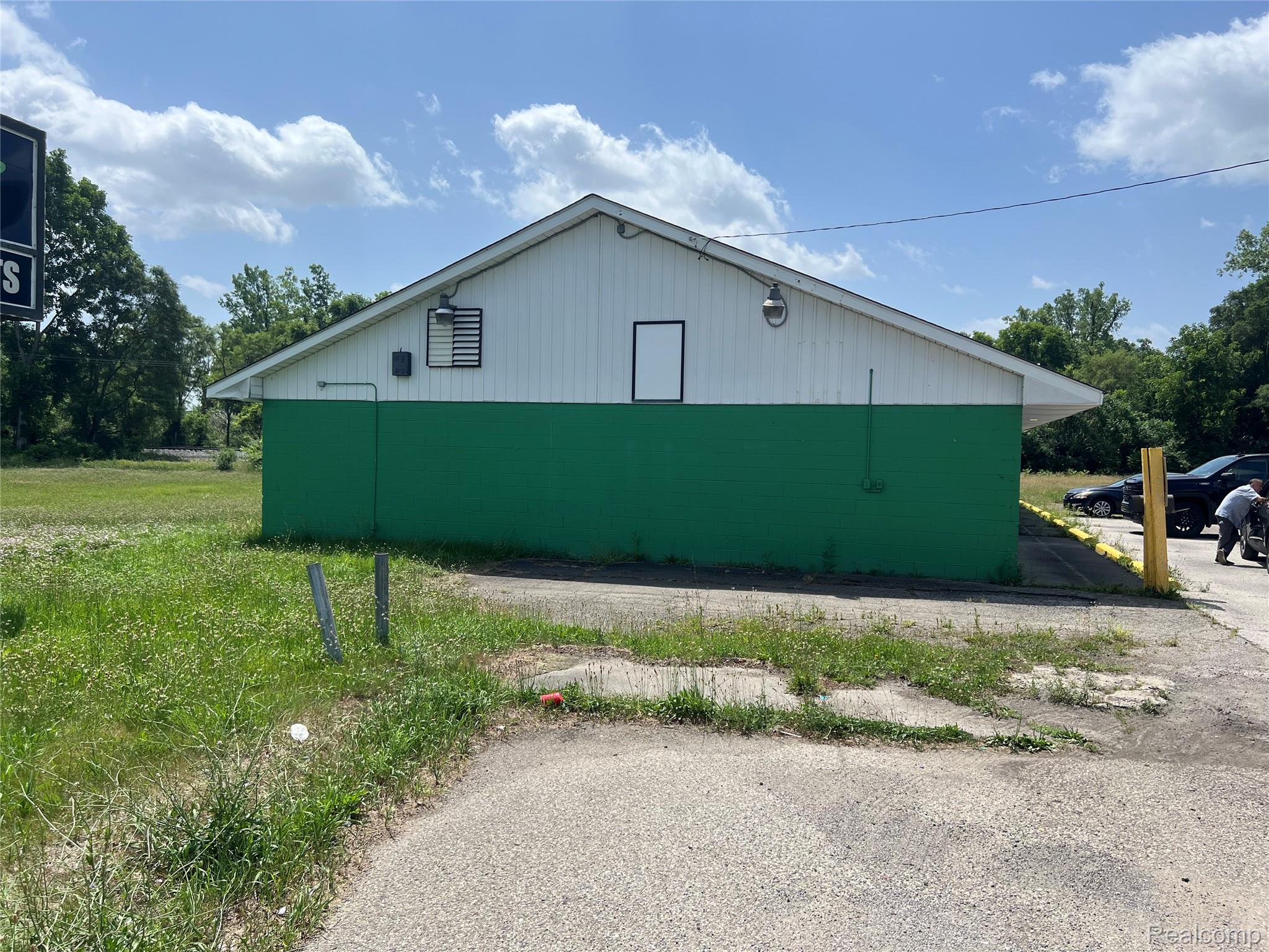 1530 E Michigan Avenue Property Photo 1