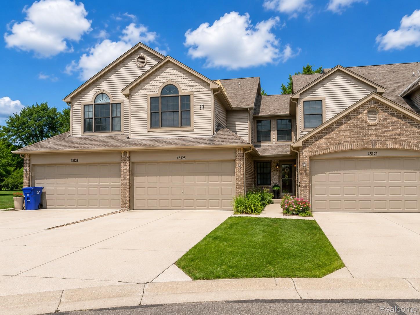 45125 Horseshoe Circle Property Photo 3