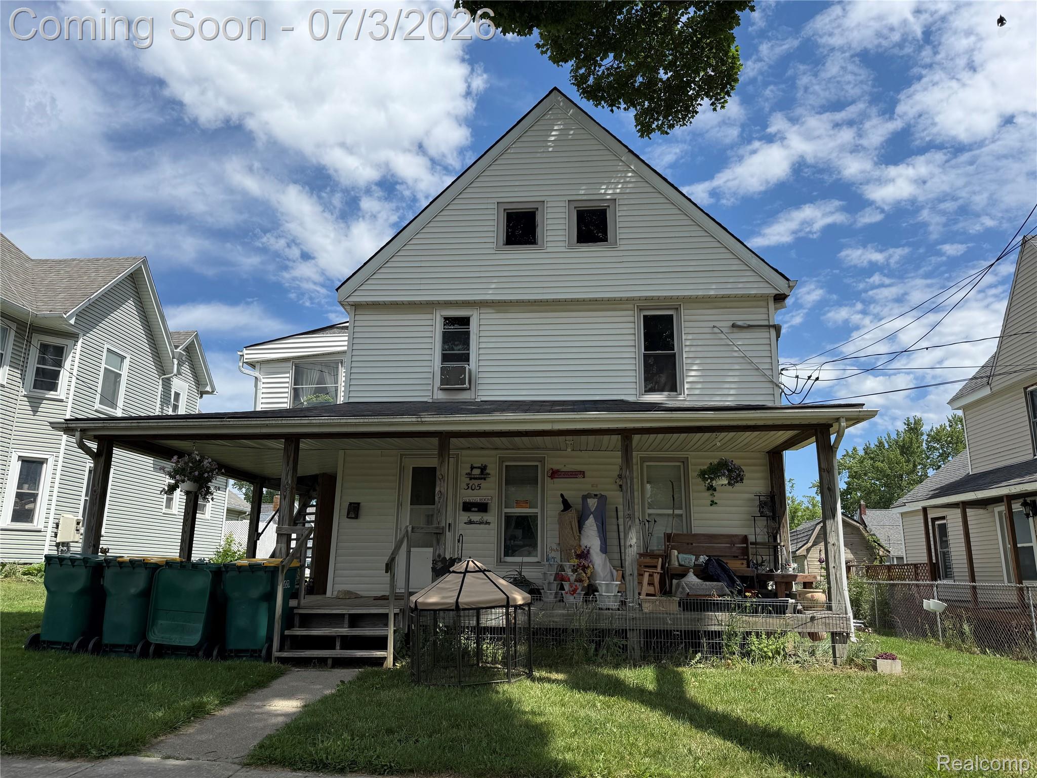 305 E Main Street Property Photo 1