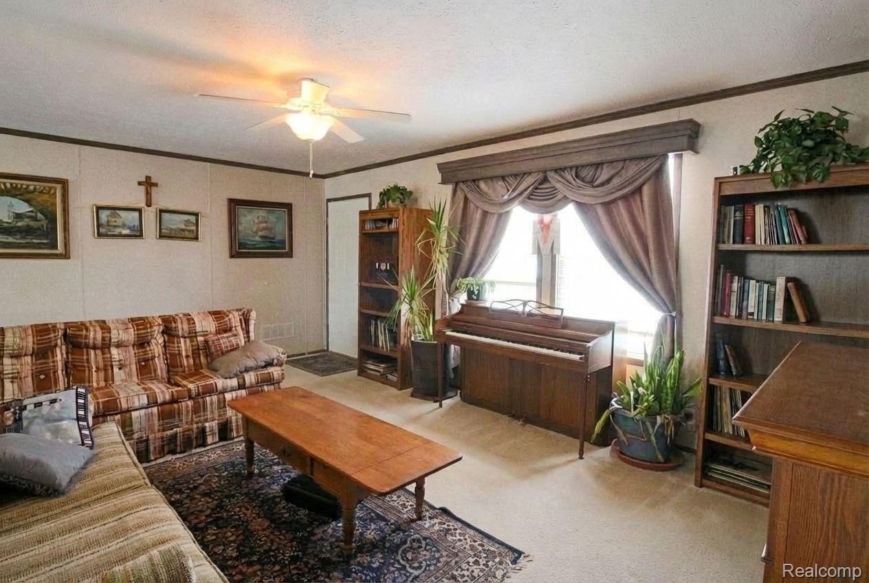 25843 Loudon Property Photo 4