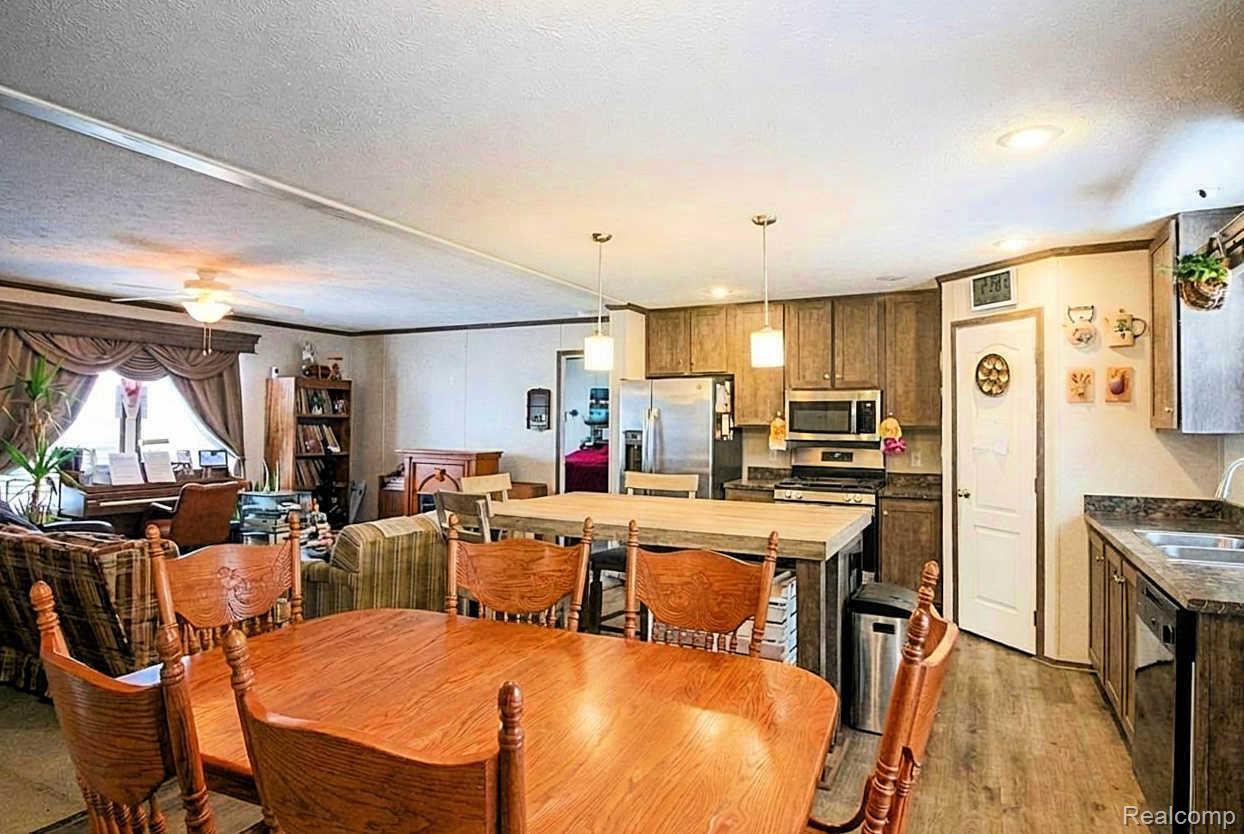 25843 Loudon Property Photo 5