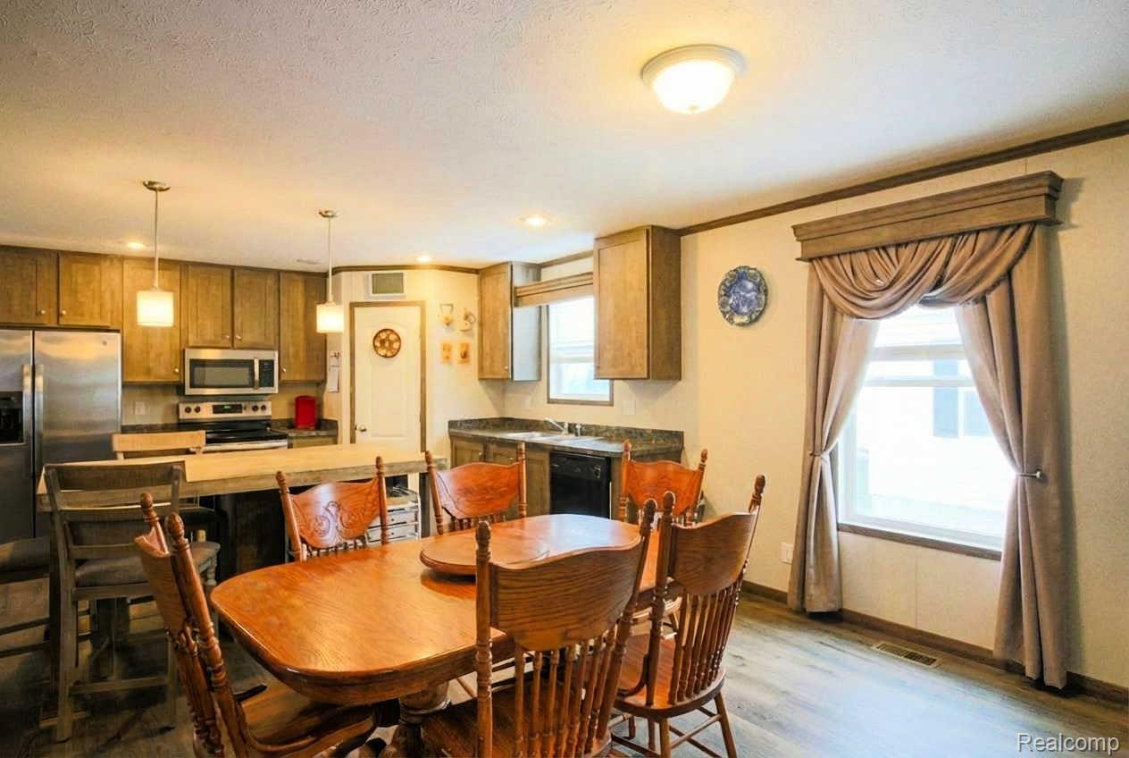 25843 Loudon Property Photo 6