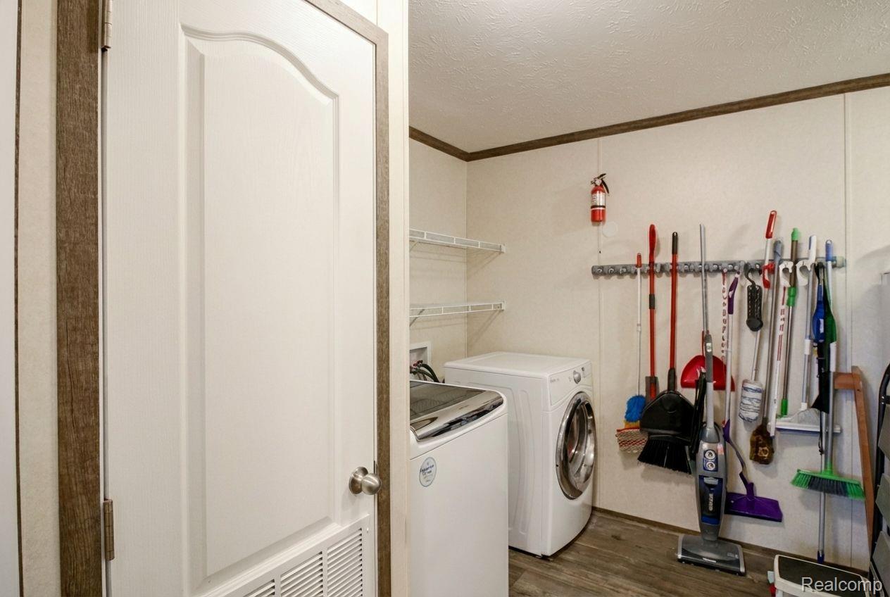 25843 Loudon Property Photo 16