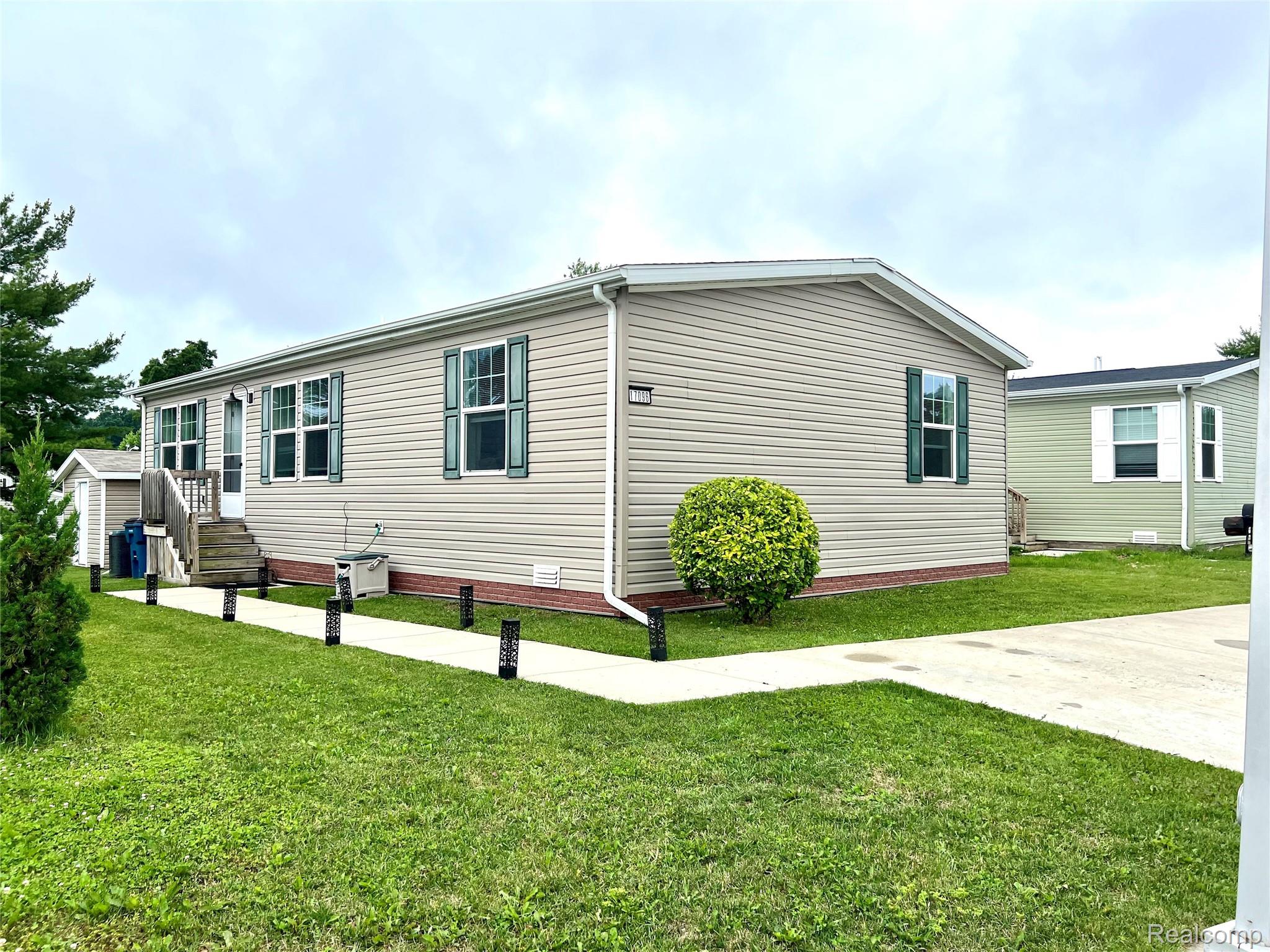 17096 Detroiter Ave Property Photo 1