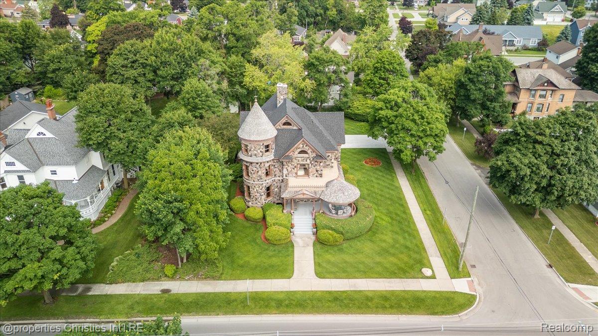 303 S State Avenue Property Photo 3