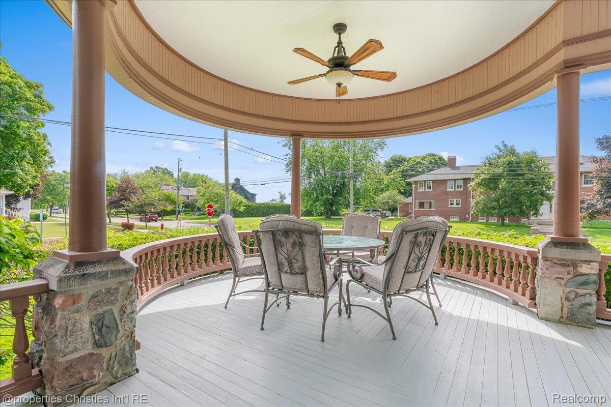 303 S State Avenue Property Photo 10