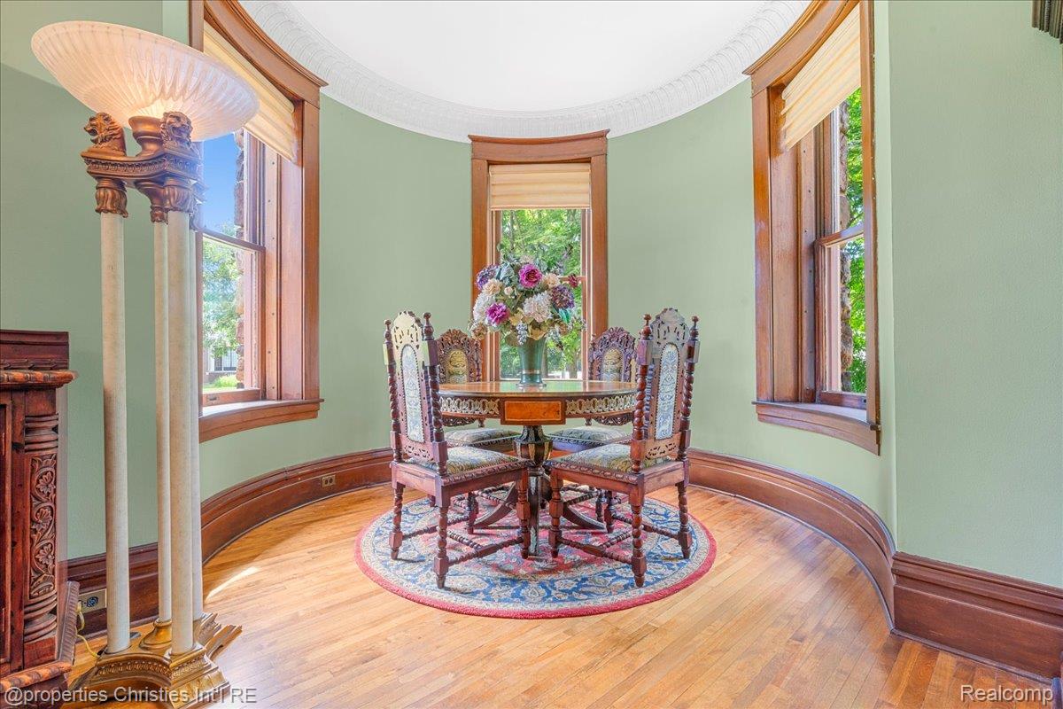 303 S State Avenue Property Photo 16