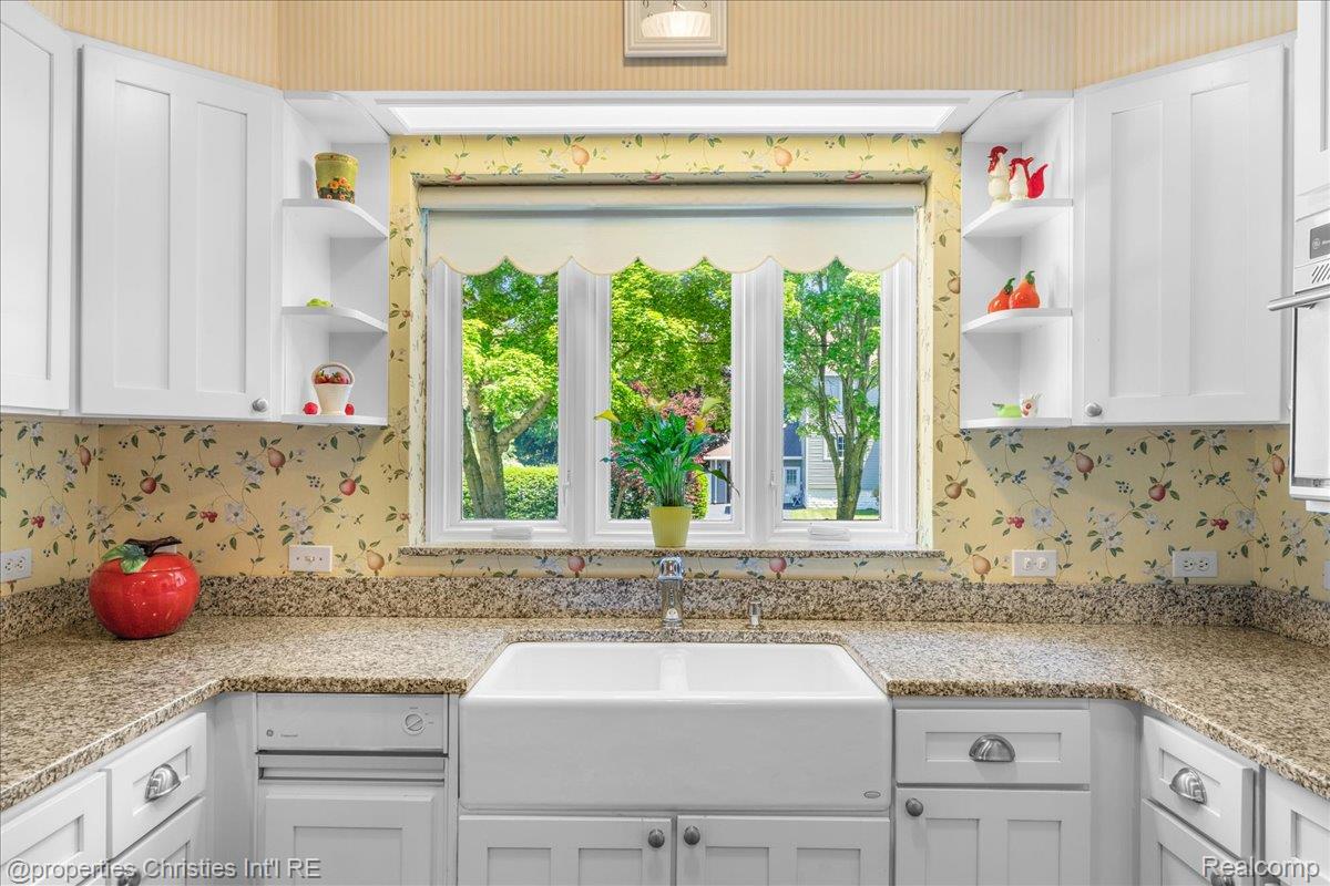 303 S State Avenue Property Photo 26