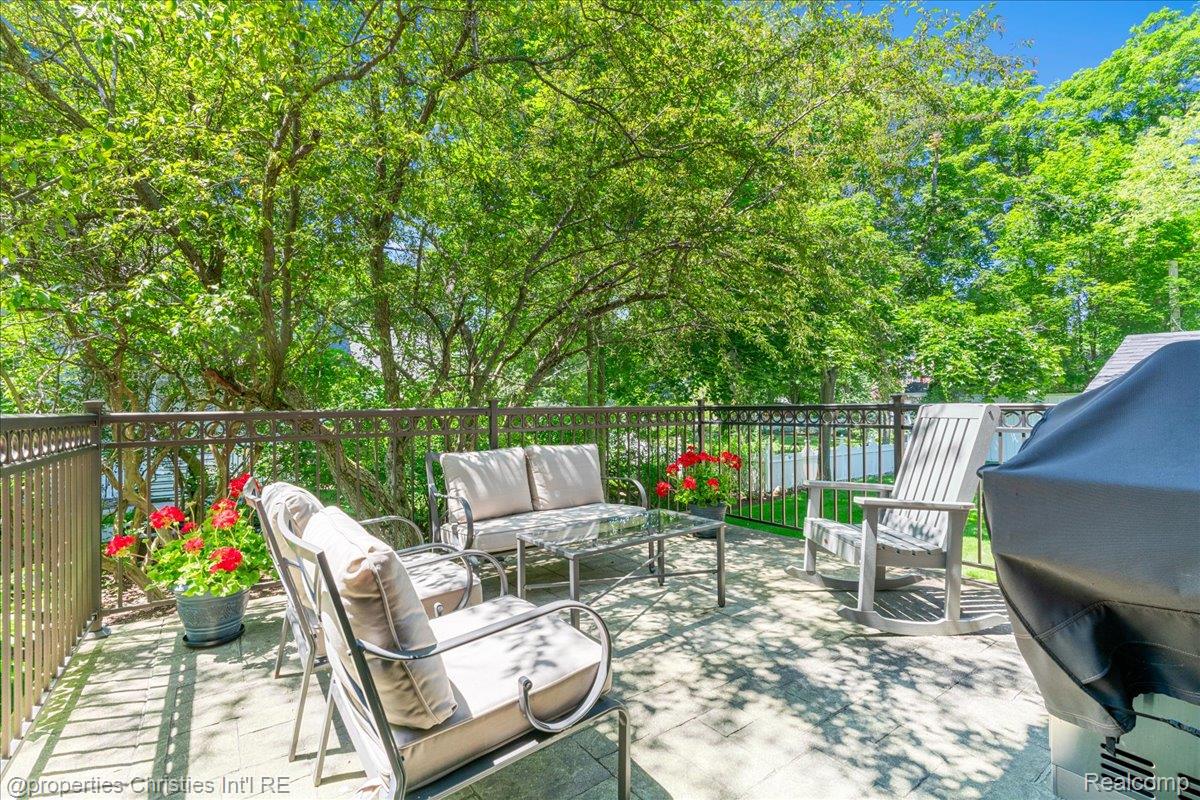 303 S State Avenue Property Photo 28