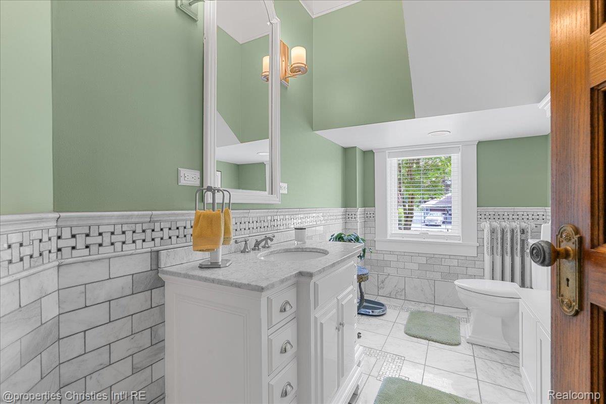 303 S State Avenue Property Photo 32