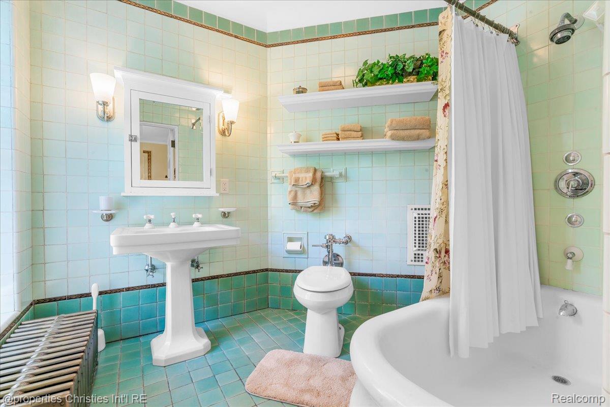 303 S State Avenue Property Photo 47