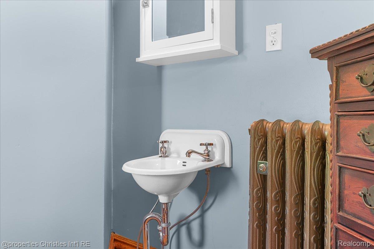 303 S State Avenue Property Photo 52