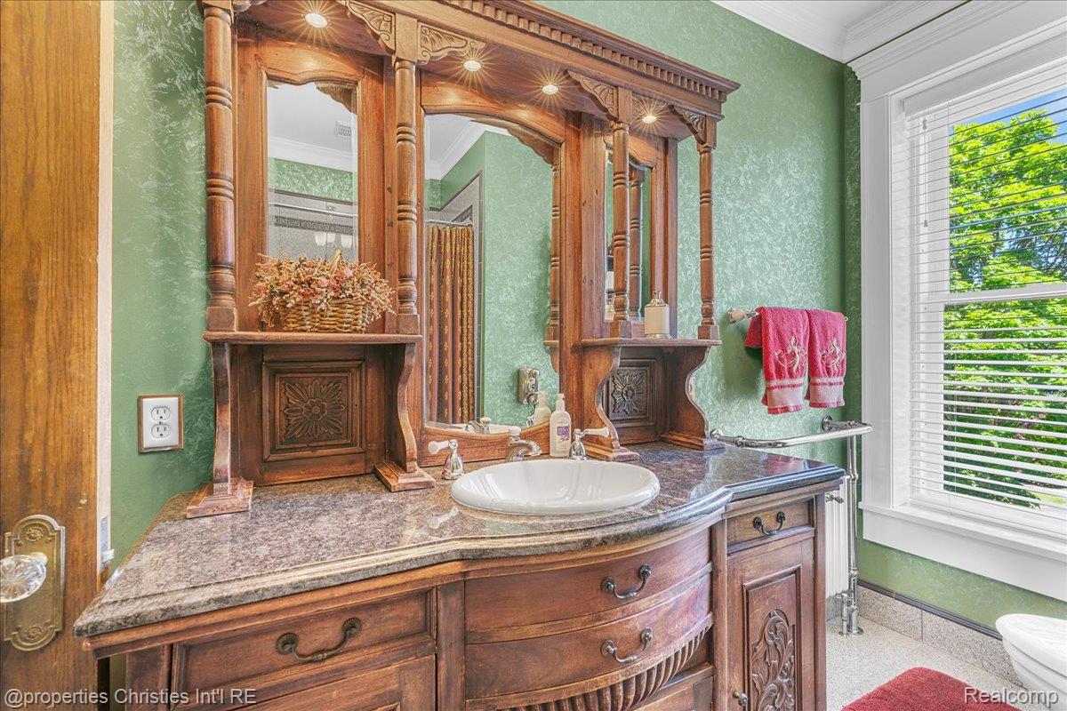 303 S State Avenue Property Photo 57