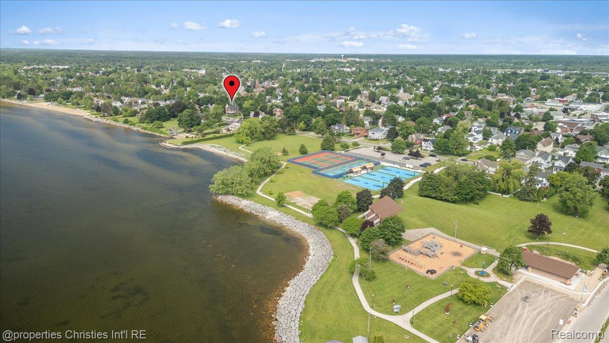 303 S State Avenue Property Photo 69