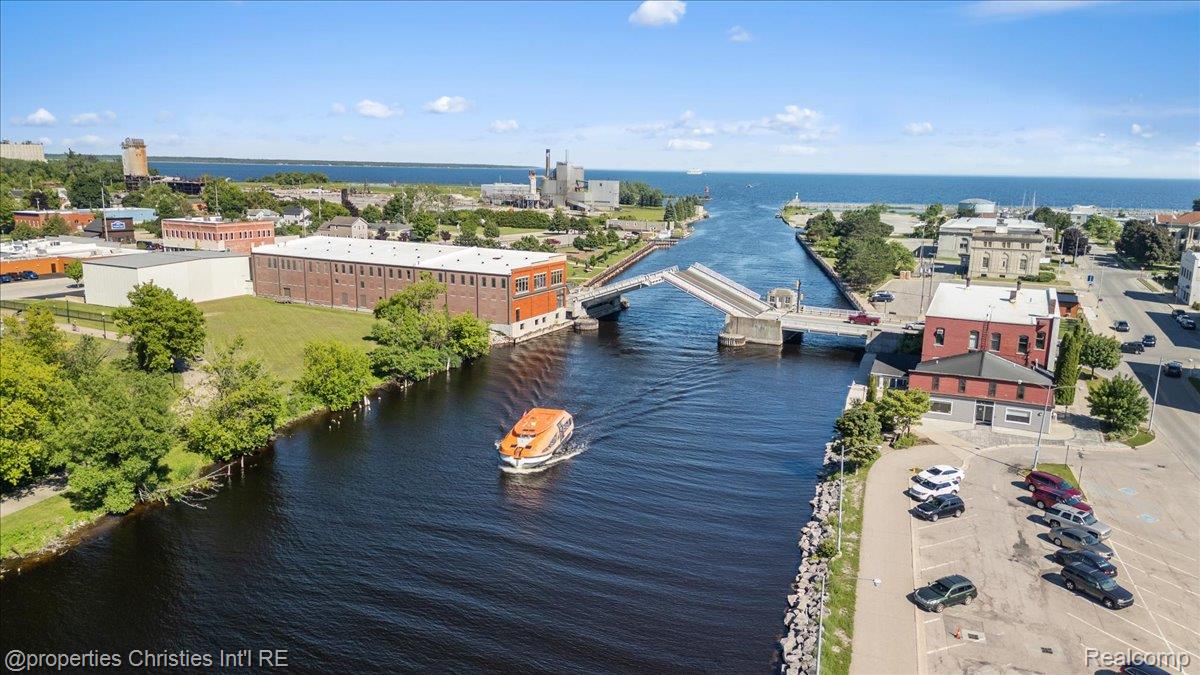 303 S State Avenue Property Photo 74