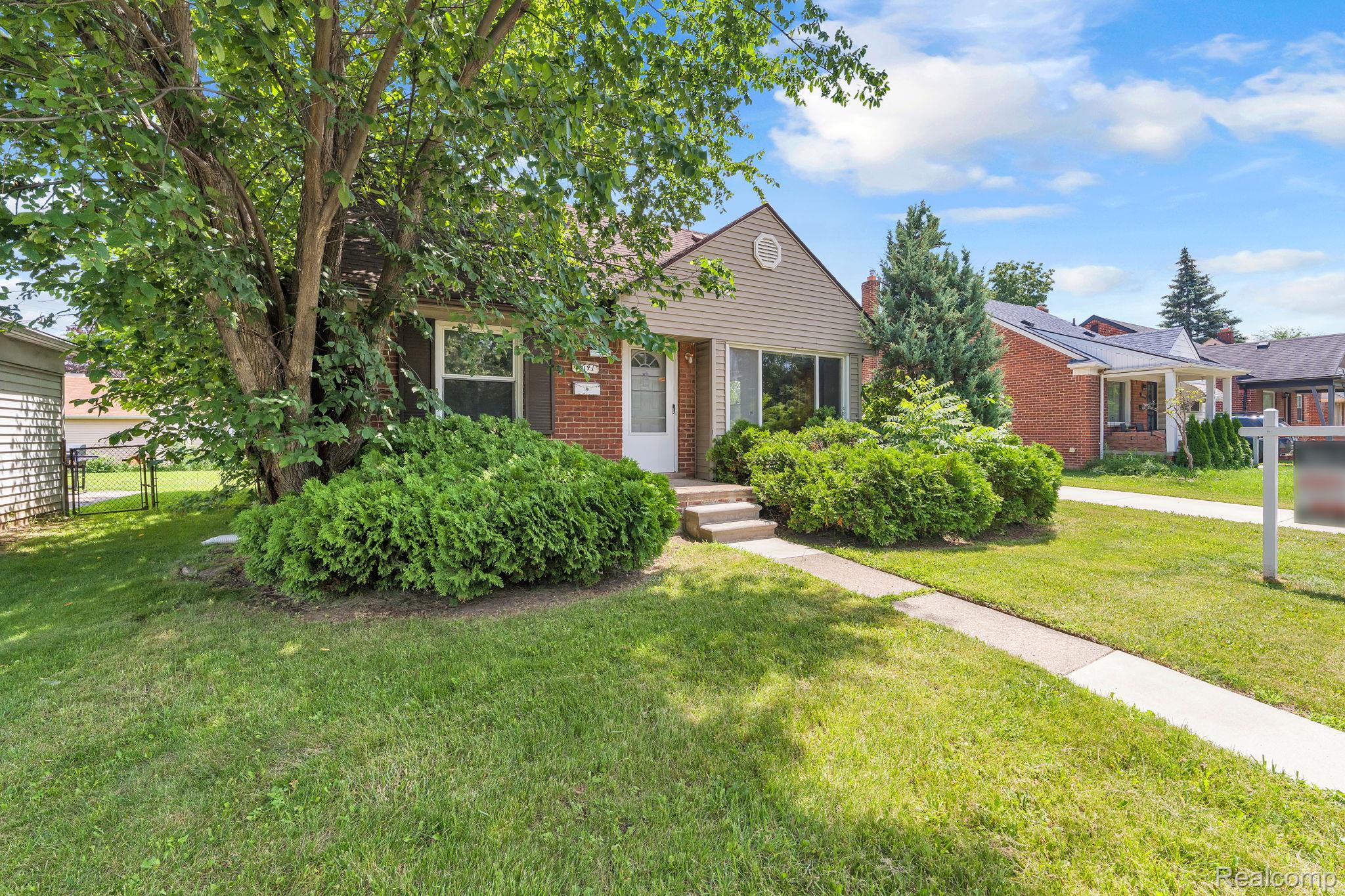 7641 Pelham Road Property Photo 3