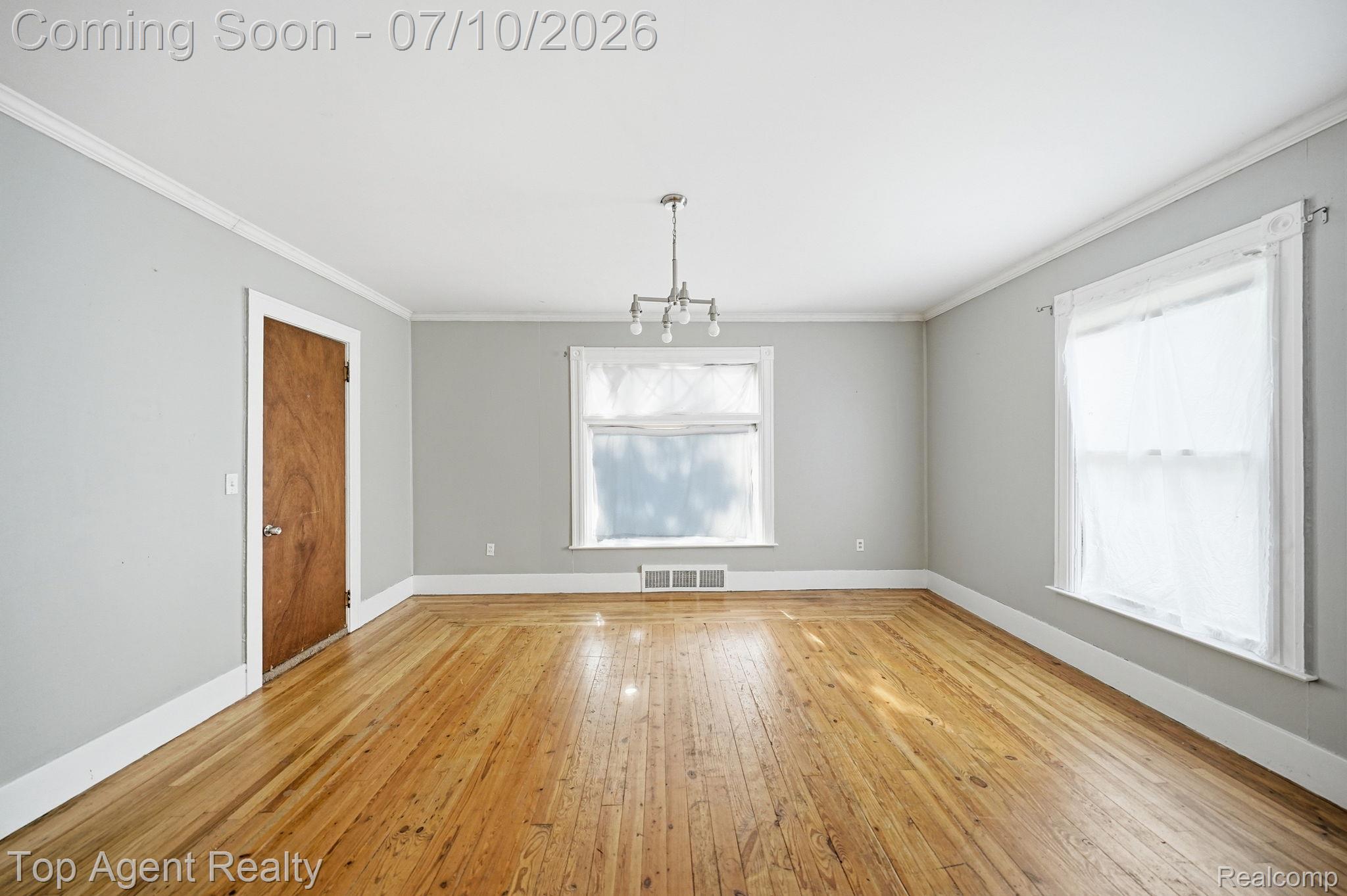 74 Washington Street Property Photo 8