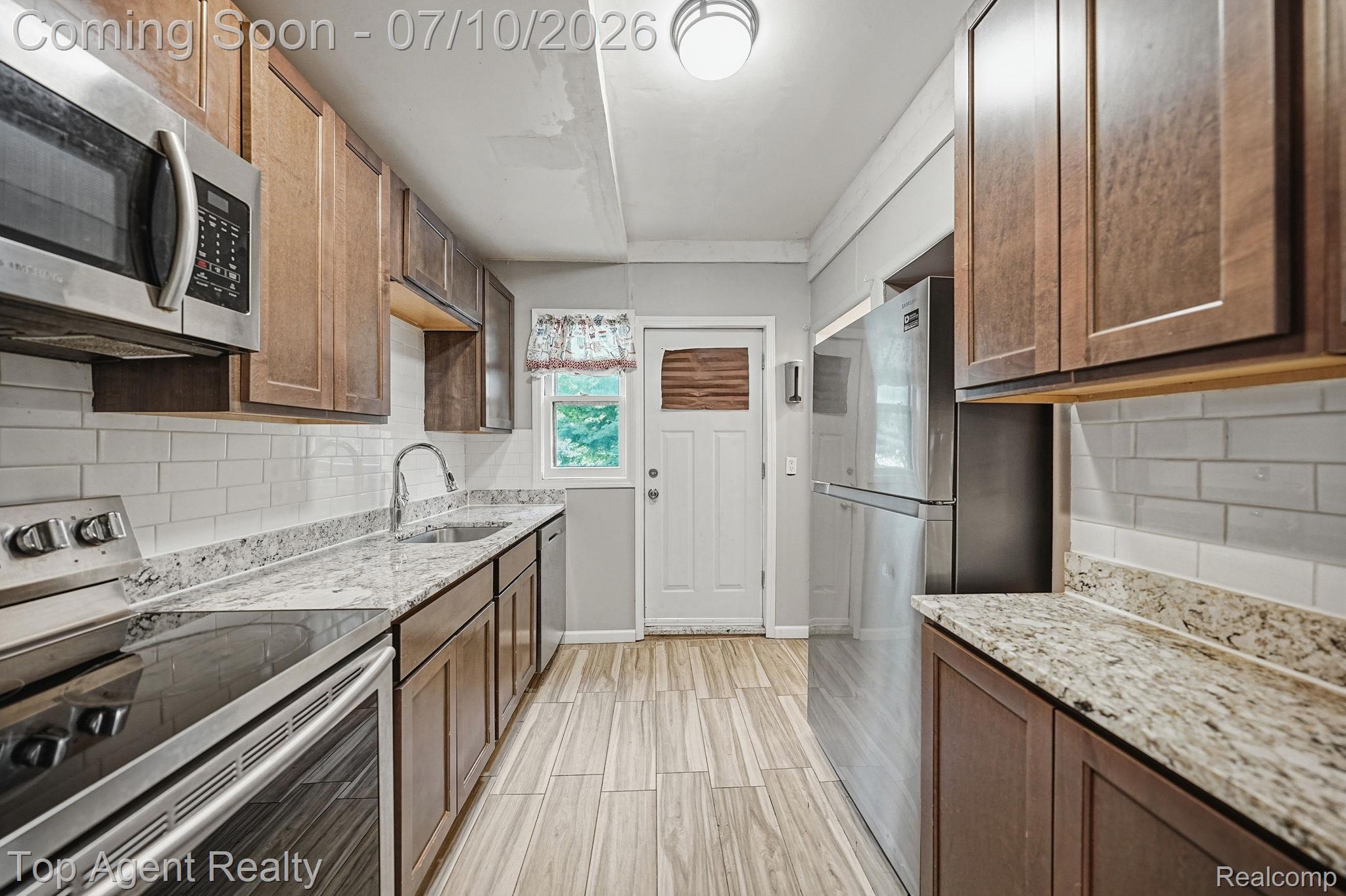 74 Washington Street Property Photo 11
