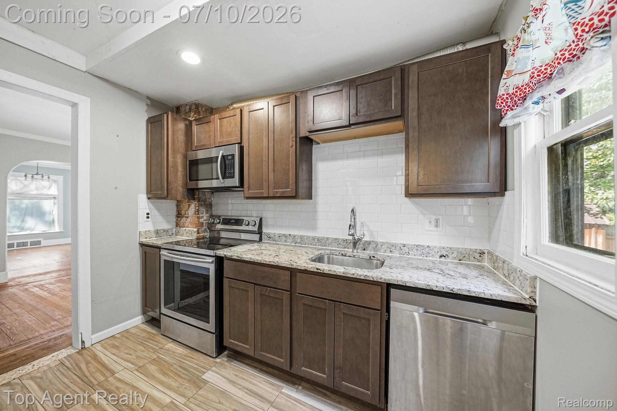 74 Washington Street Property Photo 12