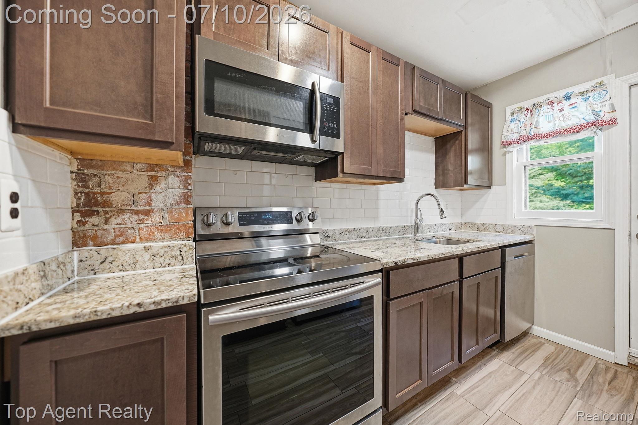 74 Washington Street Property Photo 13