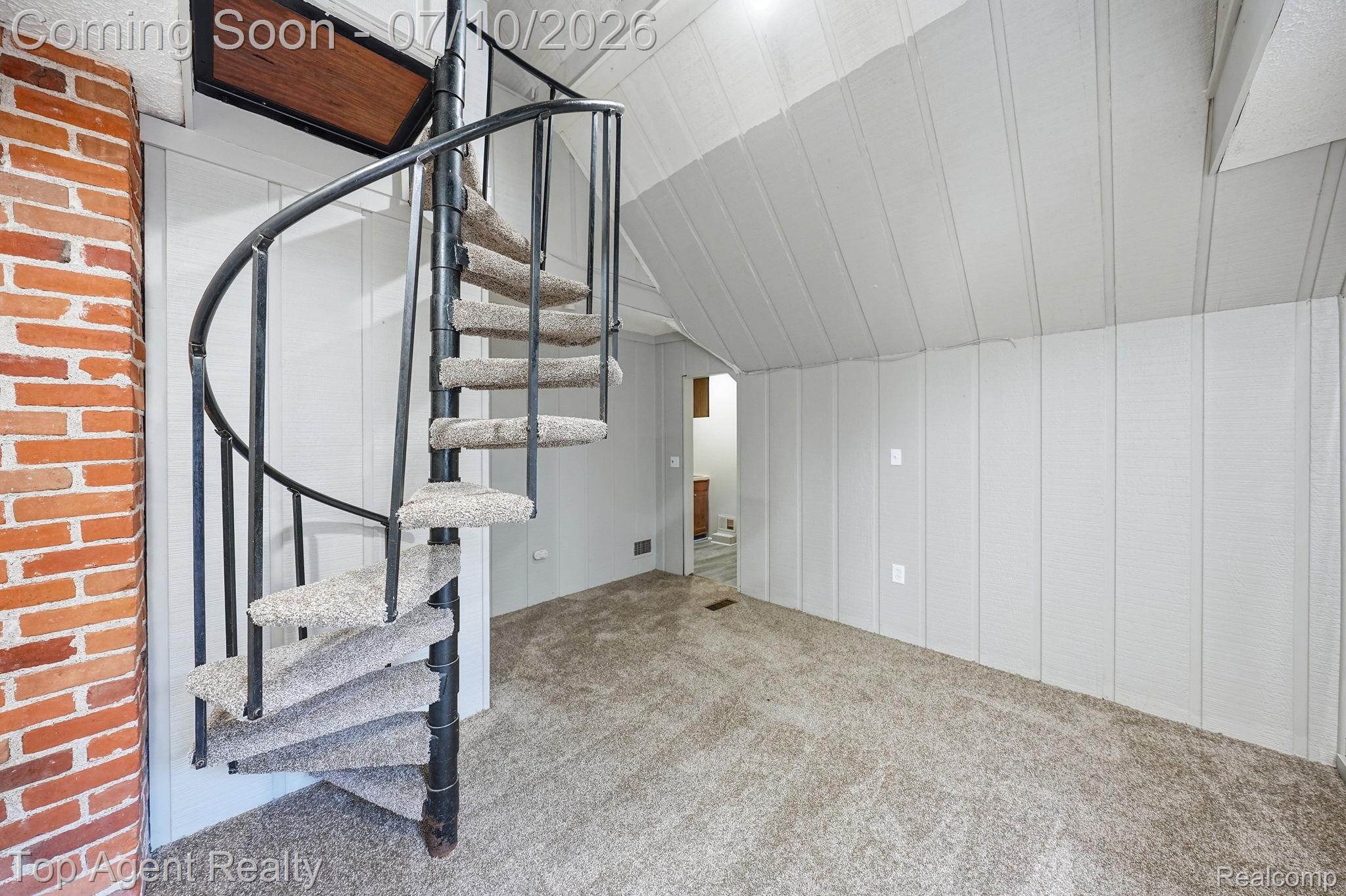 74 Washington Street Property Photo 23