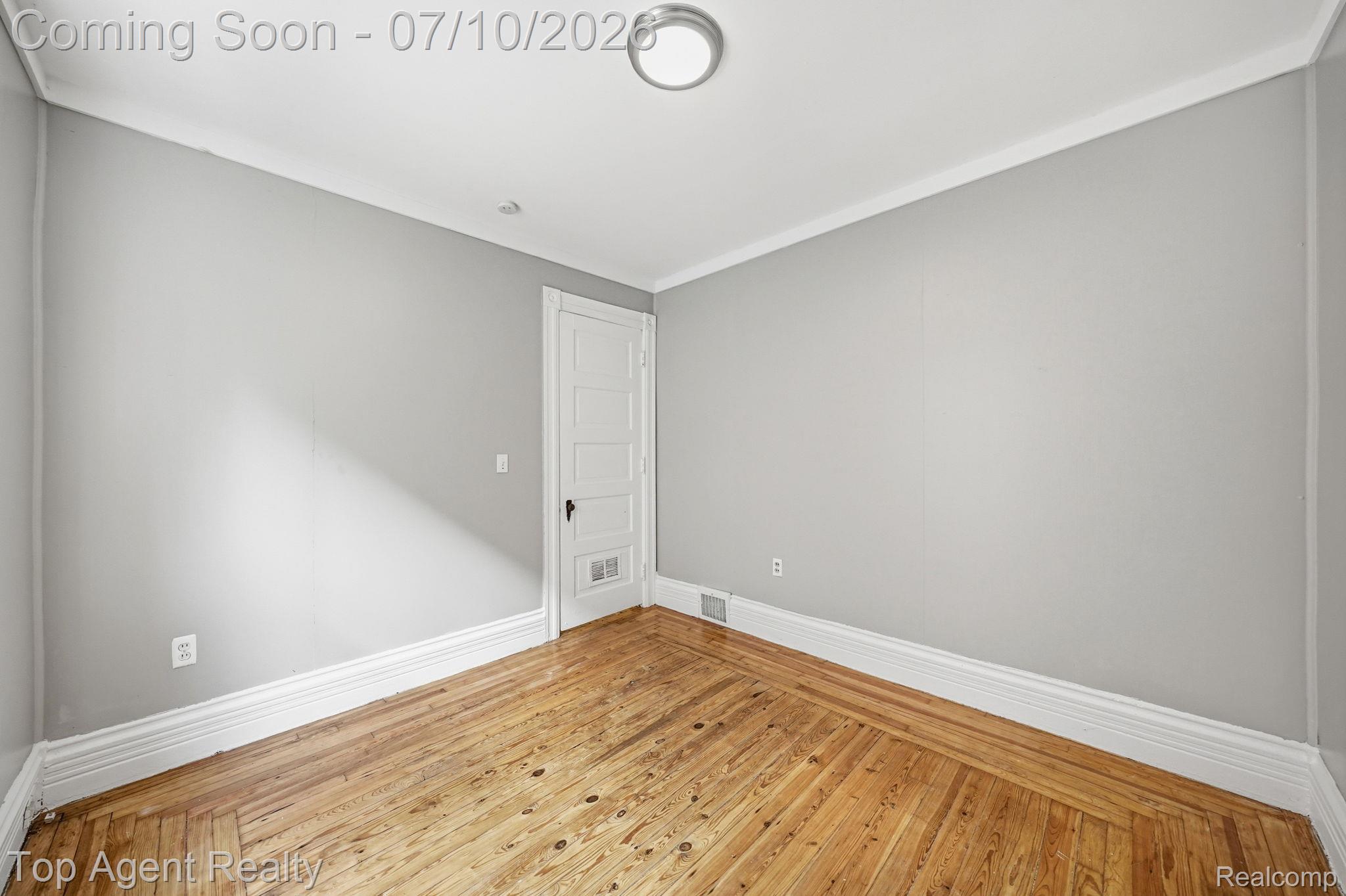 74 Washington Street Property Photo 28