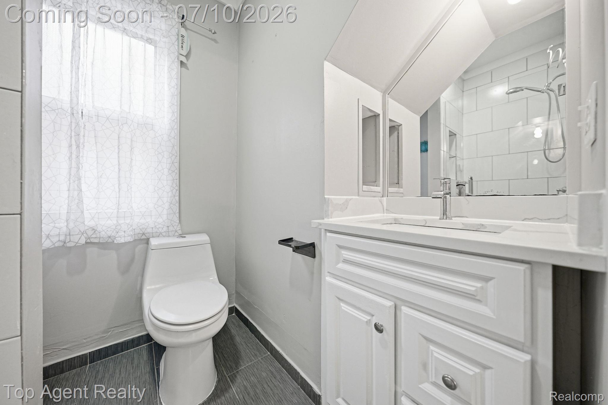 74 Washington Street Property Photo 33