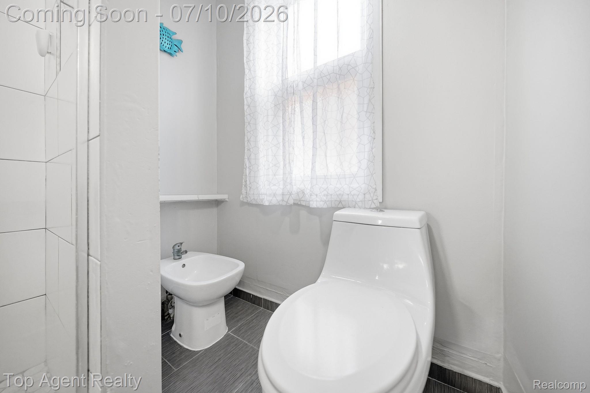 74 Washington Street Property Photo 34