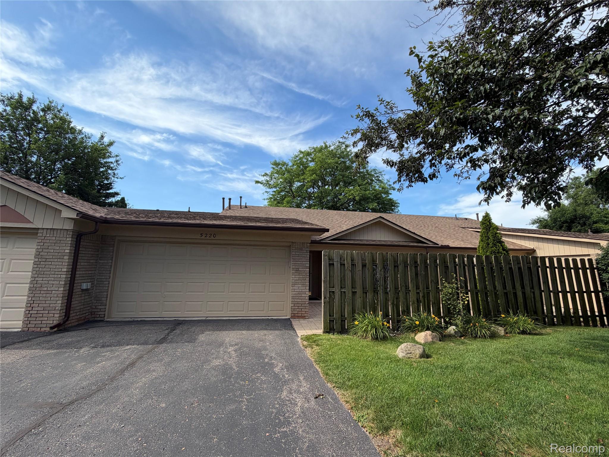 5220 W Utica Road Property Photo 1