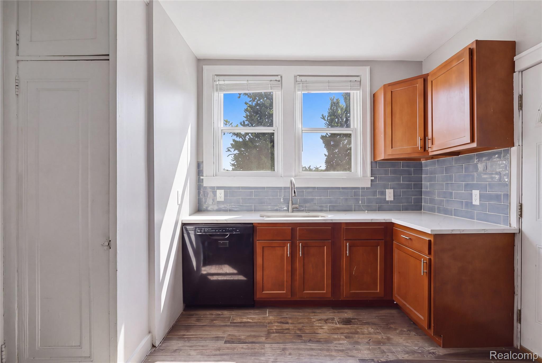 1945 Atkinson Street Property Photo 22