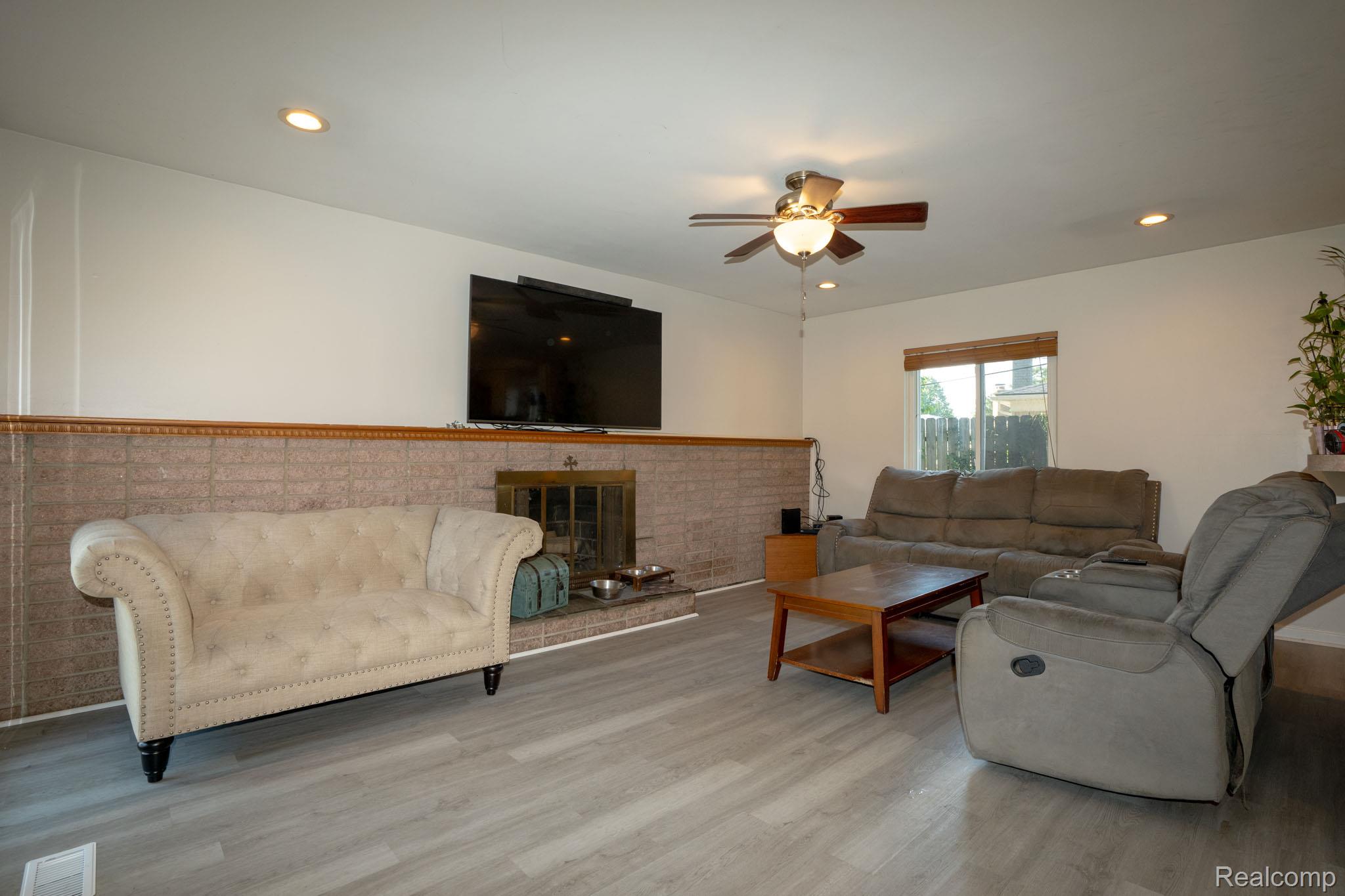 1635 Castleton Drive Property Photo 6