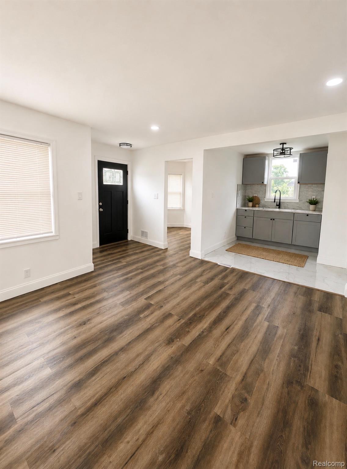12740 August Street Property Photo 2