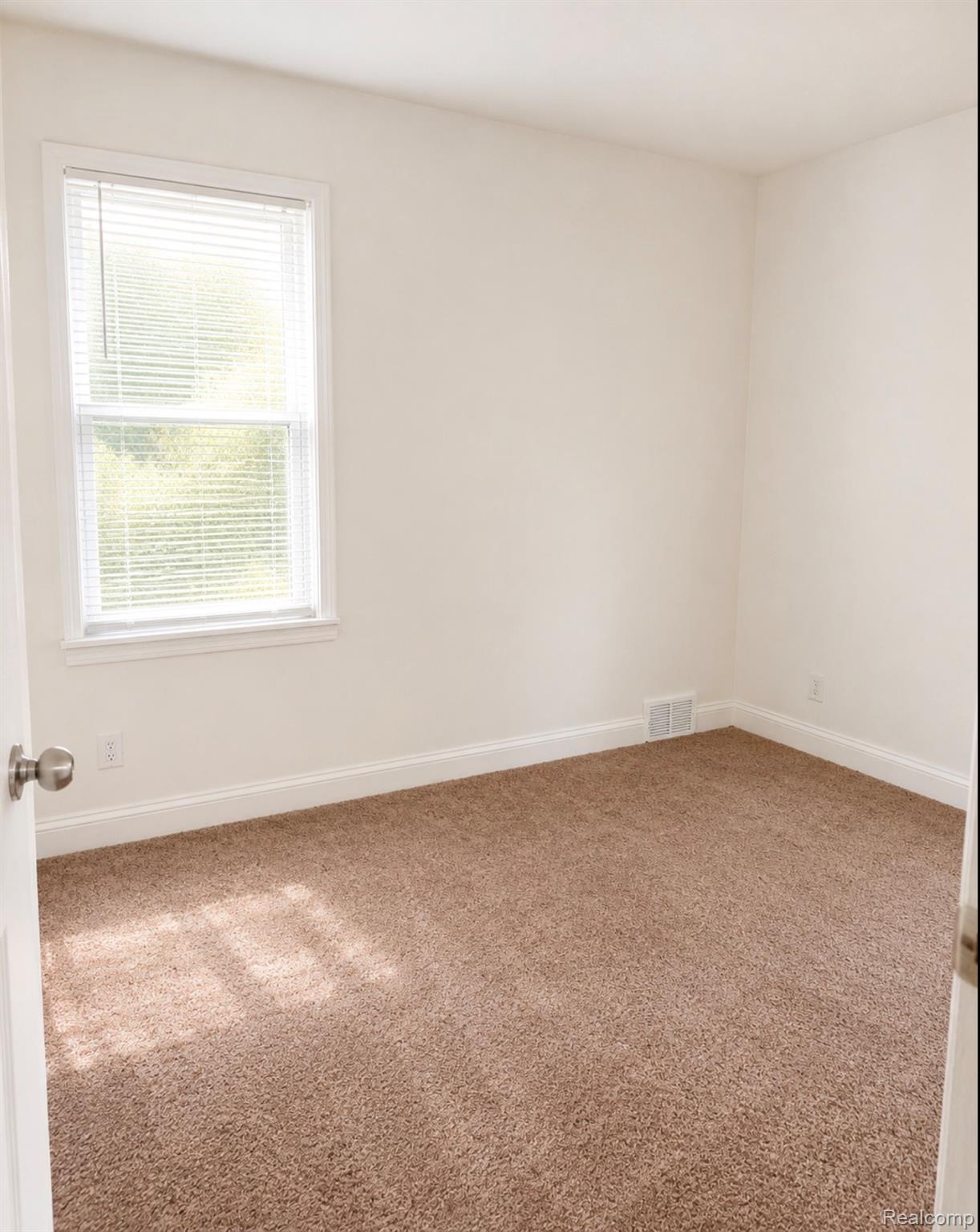 12740 August Street Property Photo 8