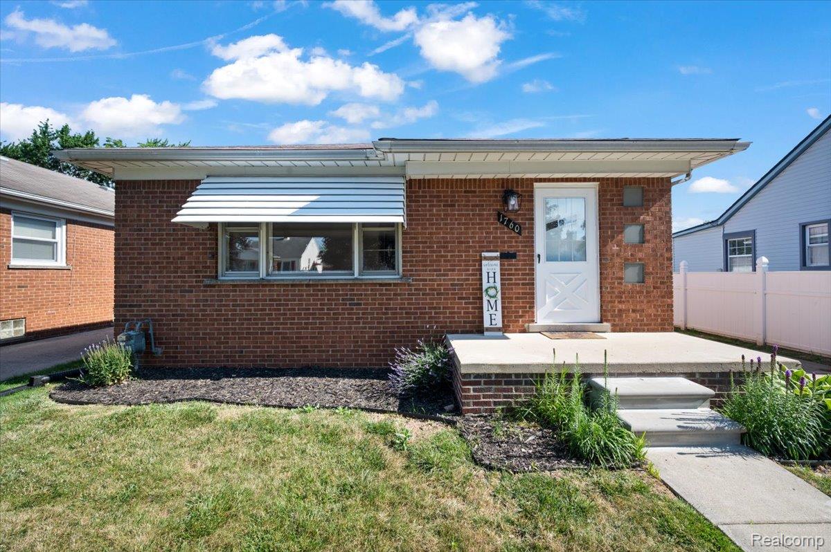 1760 Sycamore Street Property Photo 1