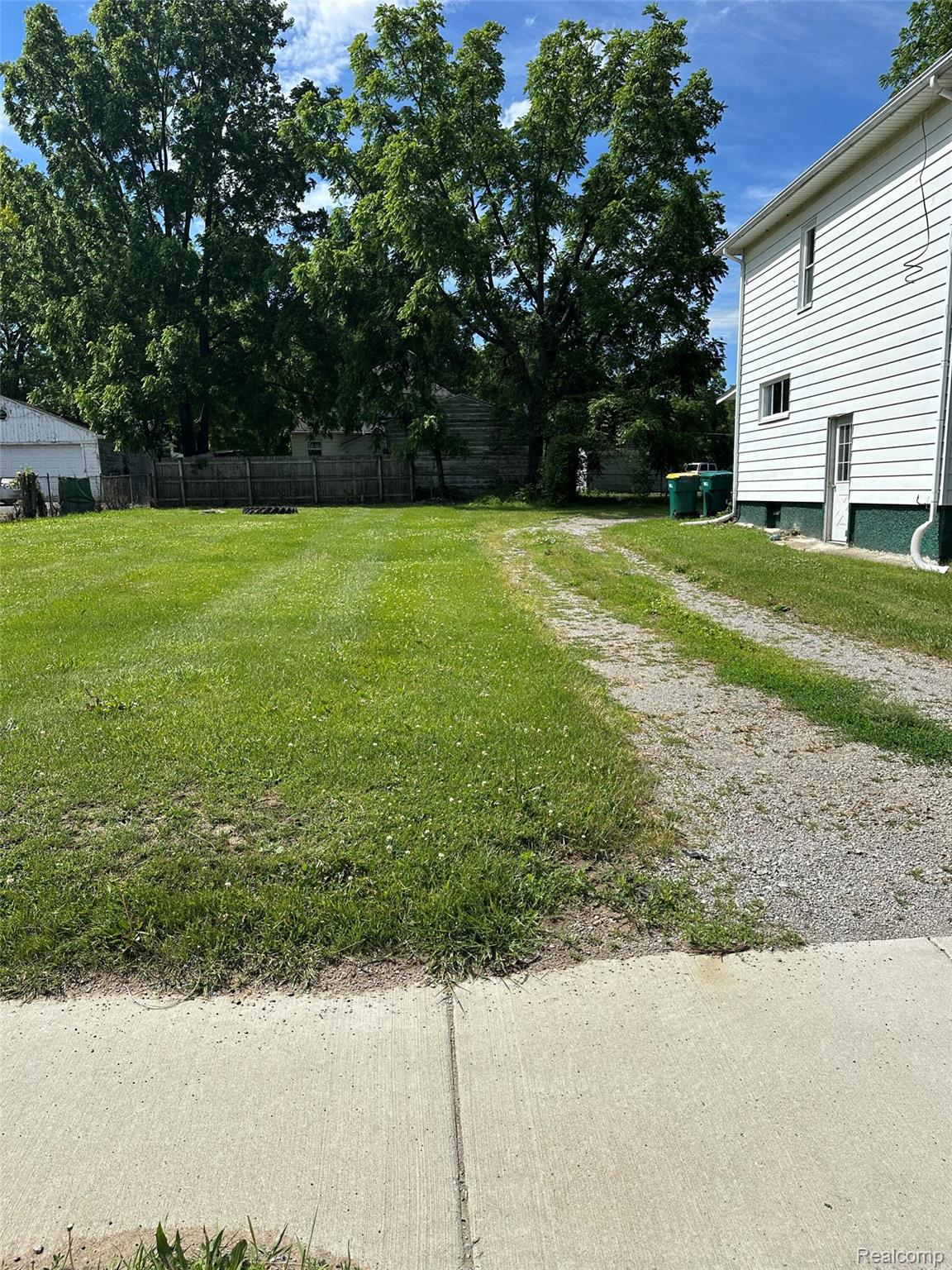 826 E Mount Morris Street Property Photo 10