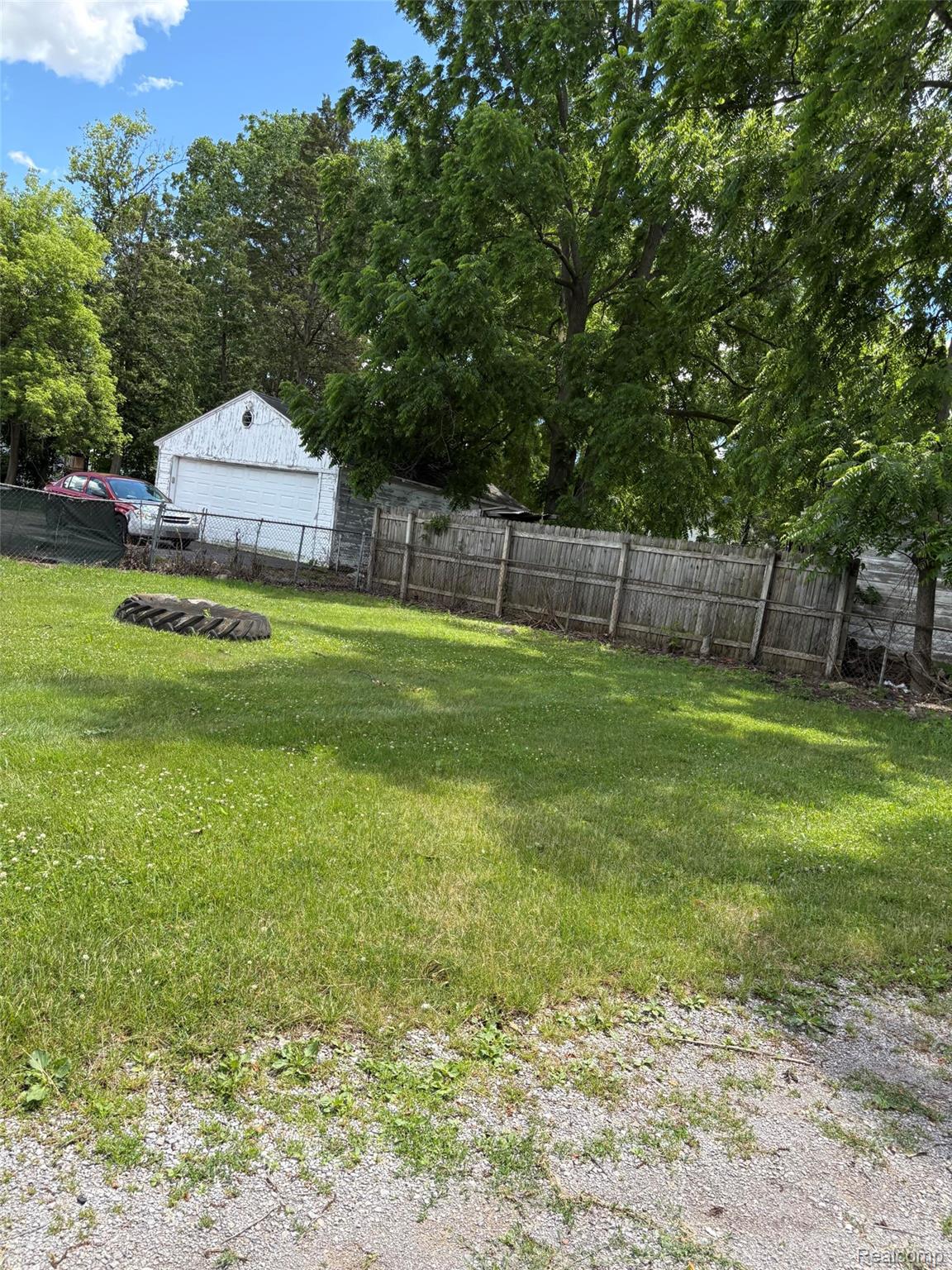 826 E Mount Morris Street Property Photo 13